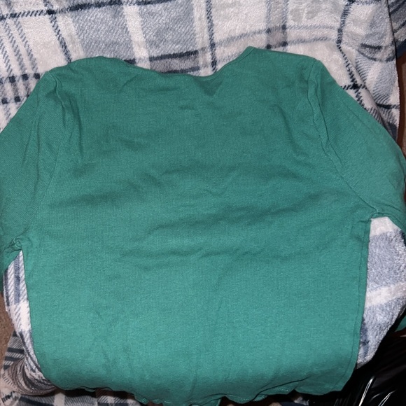Green long sleeve - Picture 2 of 2